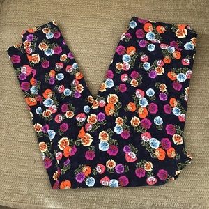 Lularoe Alice In Wonderland Pansy Leggings
